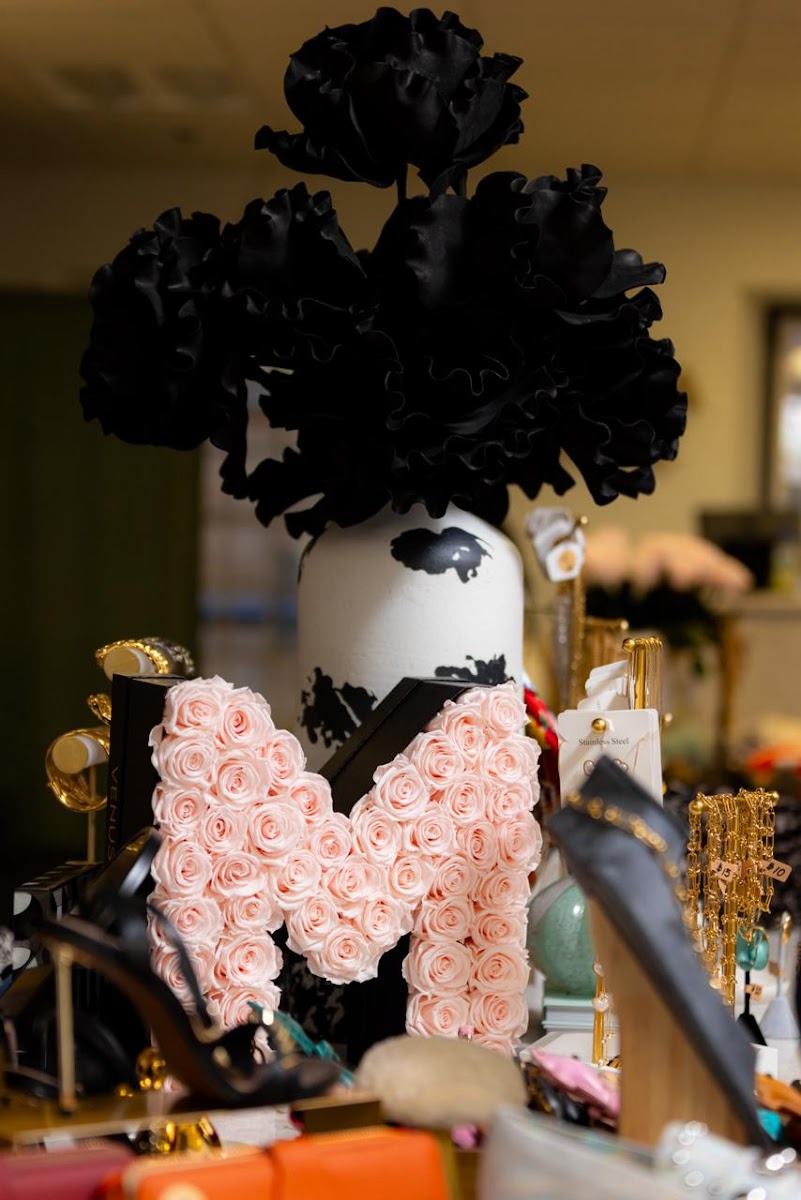 The signature rose M — heart of Mila Mía